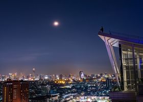 Rooftop Republic: Nightlife Above the Skyline